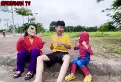 مرد عنکبوتی و اسپایدرمن دردنیای واقعی لباس فروشی بچه هاspiderman