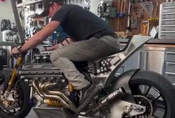 موتورسیکلت دست‌ساز با قلب فراری F355 V8