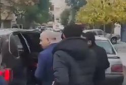 لحظه تاریخی تسلیم شدن نخست وزیر سوریه به گروه های مسلح در کاخ دمشق! ۱۸ آذر ۱۴۰۳