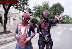 نبرد مرد عنکبوتی و اسپایدرمن/ قهرمانان درگیر دشمان خشن