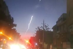 شی نورانی عجیبی که امروز ۱۷ آذر در آسمان شهرهای مختلف دیده شد! ۱۷ آذر ۱۴۰۳