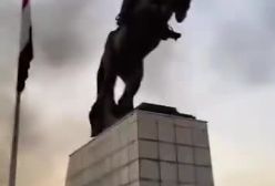 سقوط حلب: تروریست ها پرچم سوریه را پایین می کشند