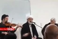 فیلم پربازدید از یک روحانی در حال آواز خواندن در کنار یک ویولون نواز