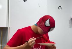 مرد عنکبوتی/ چالش غذا خوری