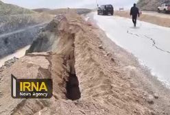 تصاویر هولناک از وقوع رانش زمین در محور ارتباطی فرخشهر - کیار چهارمحال و بختیاری | 16 اسفند 1403