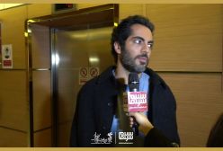 خوشحالی نوید پورفرج در برابر دوربین سلام سینما در لحظه نامزدی برای سیمرغ بلورین