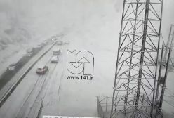 ویدیویی تماشایی از نمای بالای جاده هراز برفی | 8 دی 1403