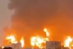 حمله بیرحمانه رژیم اسرائیل به فرودگاه صنعا حین سخنرانی رهبر انصارالله | 6 آذر 1403