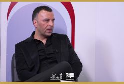 گفت‌وگو با حسام منظور | در میان مردم هستم، در میان مردم می‌مانم