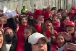 ببینید! شعار دادن زنان پرسپولیسی علیه علیرضا بیرانوند | 7 بهمن 1403