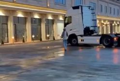 زهرا رحیمی نایب قهرمان پارالمپیک به پدرش تریلی هدیه داد | 19 دی 1403