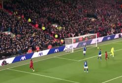 "لمس‌های بی‌ نظیر و گل‌های خارق‌العاده! "