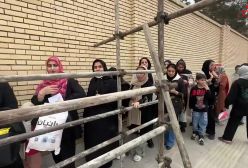 صف بانوان پرسپولیسی برای ورود به ورزشگاه خانگی چادرملو