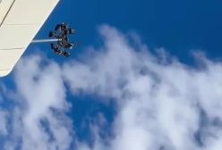 تصاویری از پرواز همزمان 4 فروند جنگنده اسرائیلی روی سر مردم در مراسم تشییع شهدای مقاومت | 5 اسفند