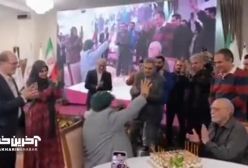 آواز خواندن بهزاد فراهانی در جشن تولد ۸۰ سالگی اش