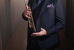 کنسرت آنلاین امید حاجیلی به مناسبت عید فطر