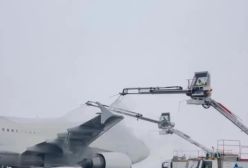 تصاویر جالب از نحوه یخ زدایی از هواپیما قبل از پرواز در فرودگاه امام خمینی | 22 بهمن 1403