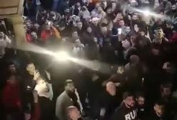 حمله معترضان سوری به فرمانداری طرطوس | ۷ دی ۱۴۰۳