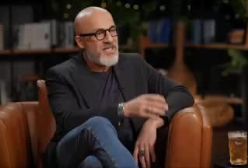 امیر آقایی: موبایلم همیشه روی سایلنت‌ه و عاشق کاغذ و مدادم!