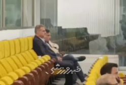 مدیرعامل استقلال از نزدیک بازی تیمش را نگاه می‌کند