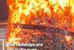 آتش گرفتن کاج کریسمس به ارتفاع ۹ متر در یک مرکز تجاری در چین| ۱۲ دی ۱۴۰۳