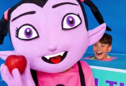 مرد عنکبوتی و ابرقهرمانان / چالش دیدنی غذایی