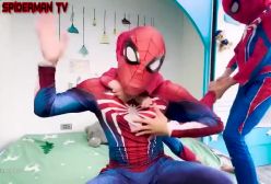 نبرد مرد عنکبوتی و اسپایدرمن /خانم های مبارز وارد می شوند