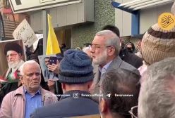 تجمع کنندگان کفن پوش مخالف جواد ظریف در میدان پاستور | 6 بهمن 1403