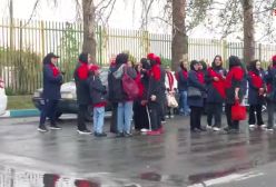 لیدرهای زن باشگاه پرسپولیس در هوای بارانی ورزشگاه آزادی