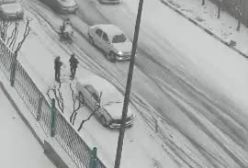 اولین برف شدید تهران | ماشین ها در اتوبان گیر کردند و سر میخورند | 29 دی 1403