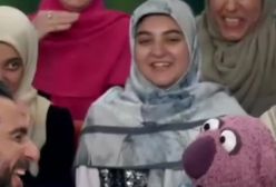 فیلم شوخی جنسیتی جناب خان با دختران تماشاچی در آنتن صدا و سیما!