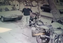 ببینید! سرقت موتورسیکلت آن هم روز روشن در خیابان آزادی تهران! |29 فروردین 1404