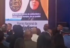 رئیس جمهور ونزوئلا جایزه سیمون بولیوار به سحر امامی اهدا کرد | 8 تیر 1404