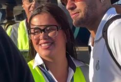 دردسر معروفیت برای فوق ستاره جنجالی برزیلی/ صف سلفی پای هواپیما! +فیلم