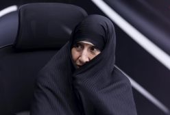 مادر علی انصاریان: حکم جلبم را گرفته‌اند؛ حساب های علی وقتی در بیمارستان بستری بود، خالی شد!