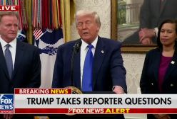 ببینید/ واکنش ترامپ به تصویر جنجالی اش با لباس پاپ | 15 اردیبهشت 1404