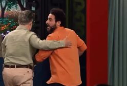 ببینید| پلیس محسن کیایی را حین اجرای برنامه با خود برد | 17 خرداد 1404