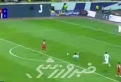 سیو زیبای دروازه بان هوادار مقابل وحید امیری با تجربه