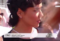 لحظه ورود سعید روستایی و بازیگران فیلم زن و بچه بر روی فرش قرمز کن 2025