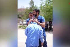 حرکت فرهنگی گل گهر در هفته معلم؛ بازیکنان به مدرسه رفتند! +فیلم