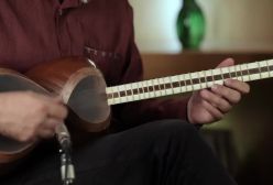 علی‌اصغر عربشاهی نوازندهٔ سه‌تار