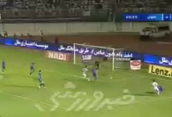 وقتی حسینی مانع از گل به خودی سهرابیان شد