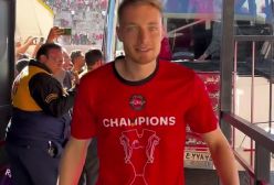 ببینید/ لحظه ورود جام قهرمانی به همراه کاروان تیم تراکتور به ورزشگاه برای جشن قهرمانی | 26 اردیبهشت