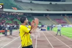 جشن هواداران و بازیکنان سپاهان در پایان مسابقه