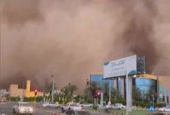 ببینید/ تصاویر وحشتناک از وقوع طوفان شن در عربستان | 17 اردیبهشت 1404