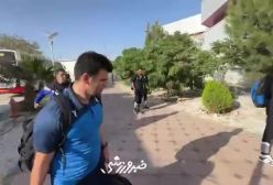 استقلال در سیرجان با اتوبوس قرمز به ورزشگاه رسید!