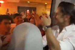 مردم مشهد امین حیایی را محاصره کردند