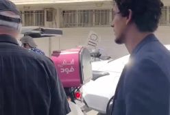 حضور برادر یاسین رامین در مراسم ختم مادر مهناز افشار با ایرج طهماسب