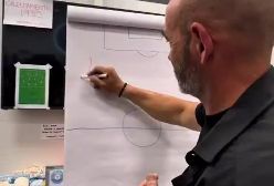 لحظه‌ احساسی «پاکو خمس» سرمربی تیم ایبیزا اسپانیا برای سورپرایز تولدش! ۱ اردیبهشت ۱۴۰۴