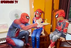 نبرد مرد عنکبوتی / دشمن آبی رنگ وحشی / مردعنکبوتی